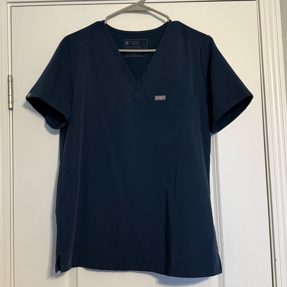FIGS Dark Harbor Catarina top